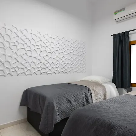 A Unique 3-4 Bedrooms House In Old Town עיר רודוס