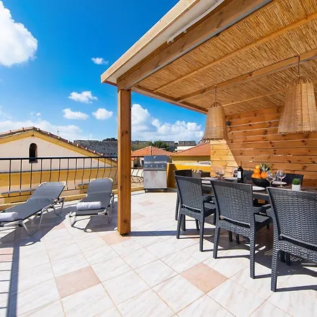 A Unique 3-4 Bedrooms House In Old Town