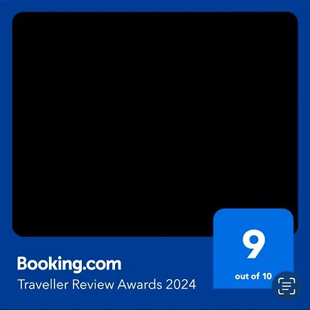 A Unique 3-4 Bedrooms House In Old Town