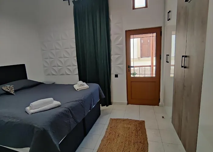 Casa de Férias A Unique 3-4 Bedrooms House In Old Town