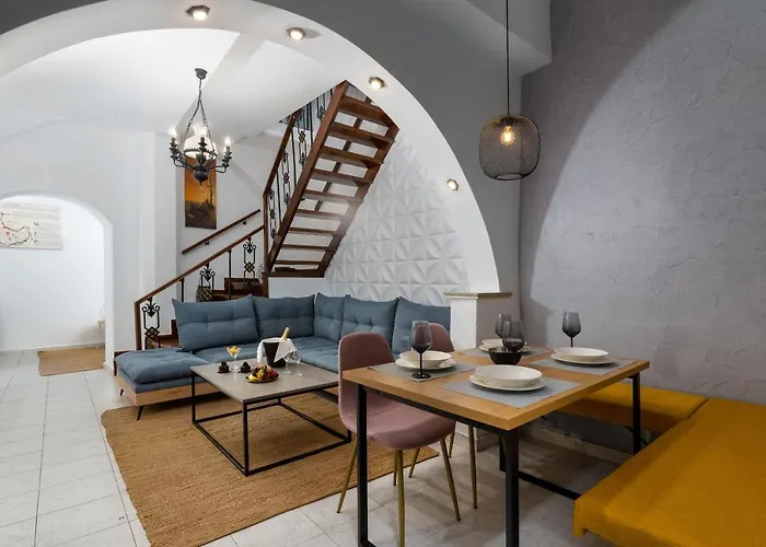 Casa de Férias A Unique 3-4 Bedrooms House In Old Town