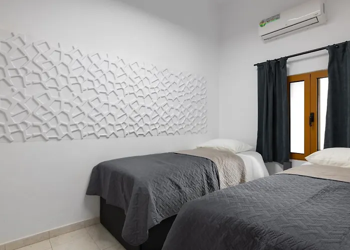 A Unique 3-4 Bedrooms House In Old Town Rhodes City