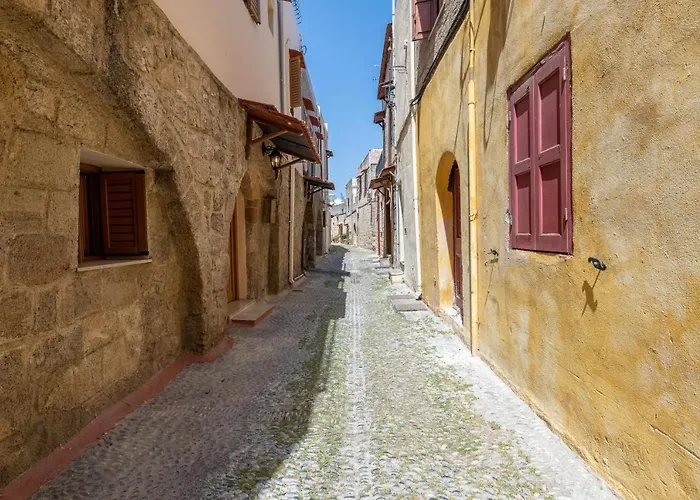 Casa de Férias A Unique 3-4 Bedrooms House In Old Town *