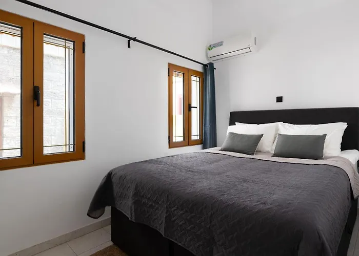 Casa de Férias A Unique 3-4 Bedrooms House In Old Town Rhodes City