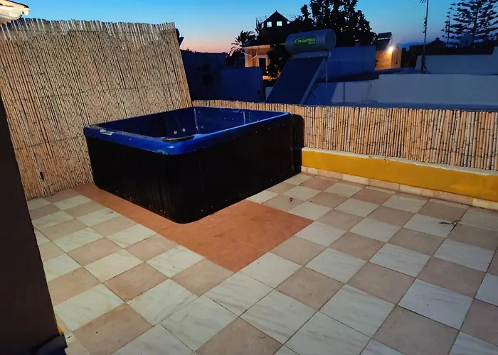 A Unique 3-4 Bedrooms House In Old Town *