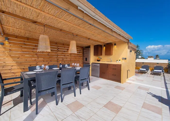 Casa de Férias A Unique 3-4 Bedrooms House In Old Town