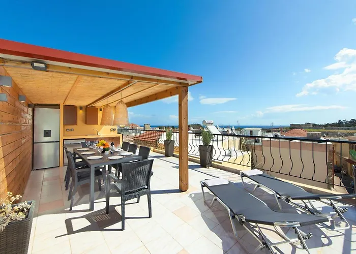 A Unique 3-4 Bedrooms House In Old Town *