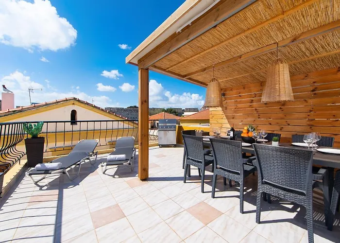 A Unique 3-4 Bedrooms House In Old Town