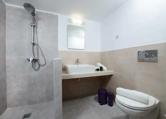 Casa de Férias A Unique 3-4 Bedrooms House In Old Town Rhodes City